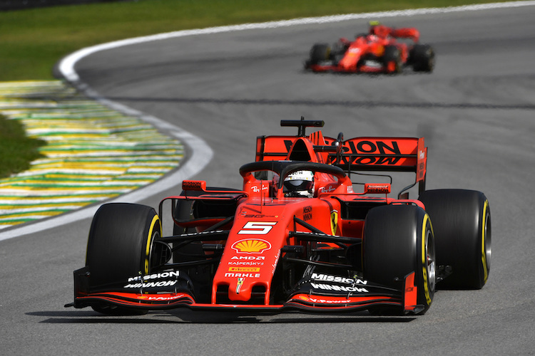 Sebastian Vettel vor Charles Leclerc in Brasilien