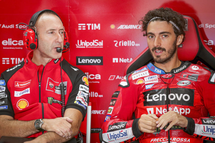 Pecco Bagnaia (re.) übte in mehrerlei Hinsicht Kritik