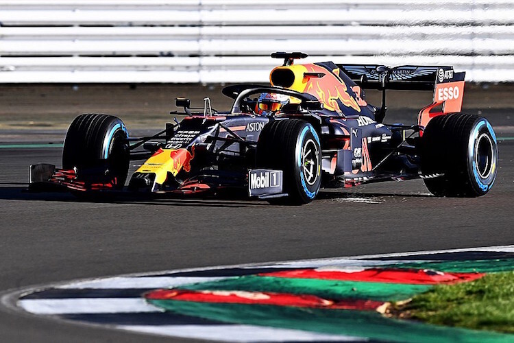 Max Verstappen beim Roll-out mit dem neuen Red Bull Racing RB16-Honda
