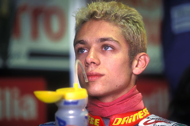 Weils so schön ist: So sah der spätere neunfache Weltmeister Valentino Rossi beim Australien-GP 1997 aus.