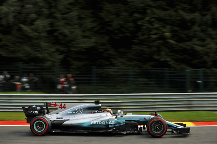 Lewis Hamilton darf seinen 200. GP von der Pole-Position in Angriff nehmen