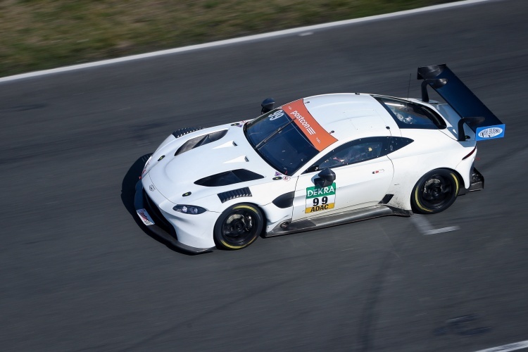 Hatte beim Test des ADAC GT Masters in Oschersleben noch Probleme: Der Aston Martin Vantage GT3