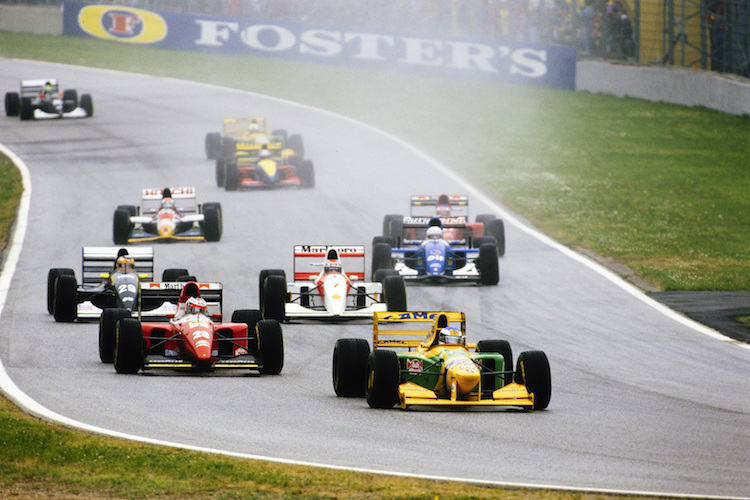 Karl Wendlinger (links mit der Nummer 28) hinter Michael Schumacher und Gerhard Berger in Imola 1993, rechts neben ihm fährt Michael Andretti