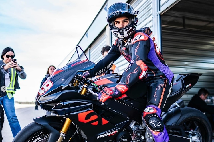 Premiere: Jorge Martin rückt mit der Aprilia RSV4 aus