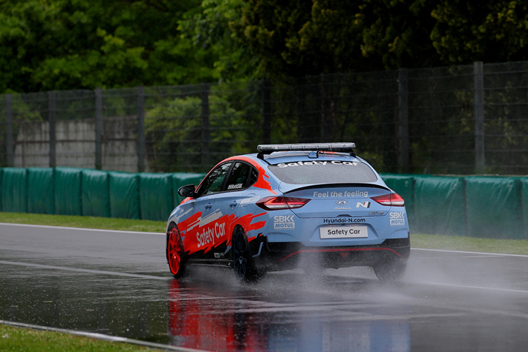 Selbst das Safety-Car hatte Aquaplaning
