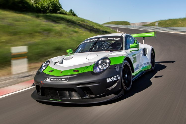 Der Porsche 911 GT3 R bei Testfahrten in Weissach