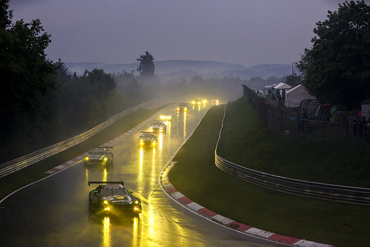 Am letzten Mai Wochenende machen über 160 Rennautos am Nürburgring die Nacht zum Tag.