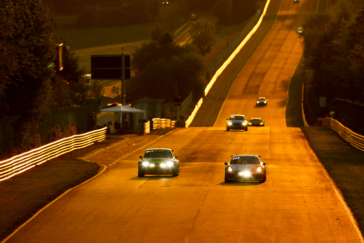 Sieg für das Four Motors Bioconcept Car auf Basis des Porsche Cayman GT4 in der Klasse AT
