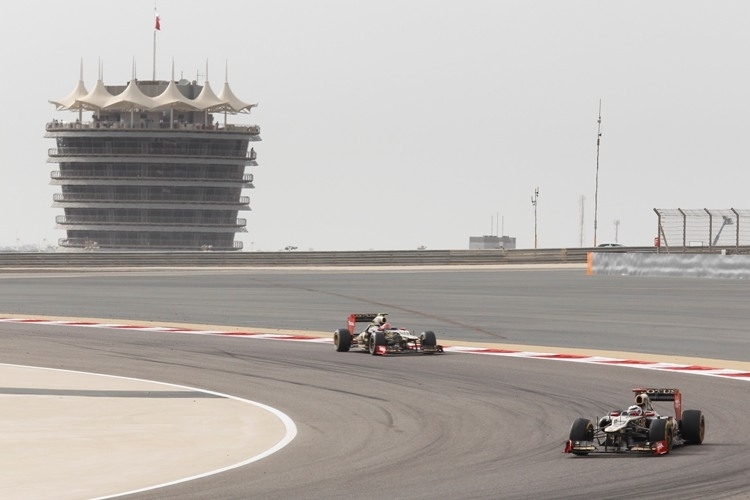 Beide Lotus auf dem Podium: Räikkönen vor Grosjean.