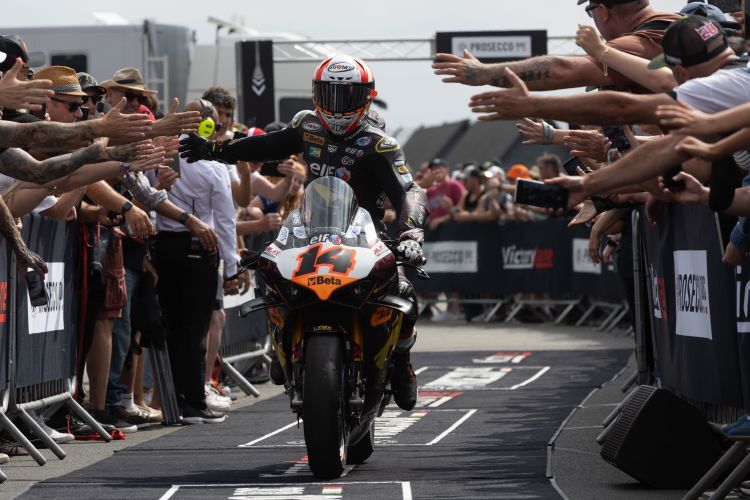 Sam Lowes