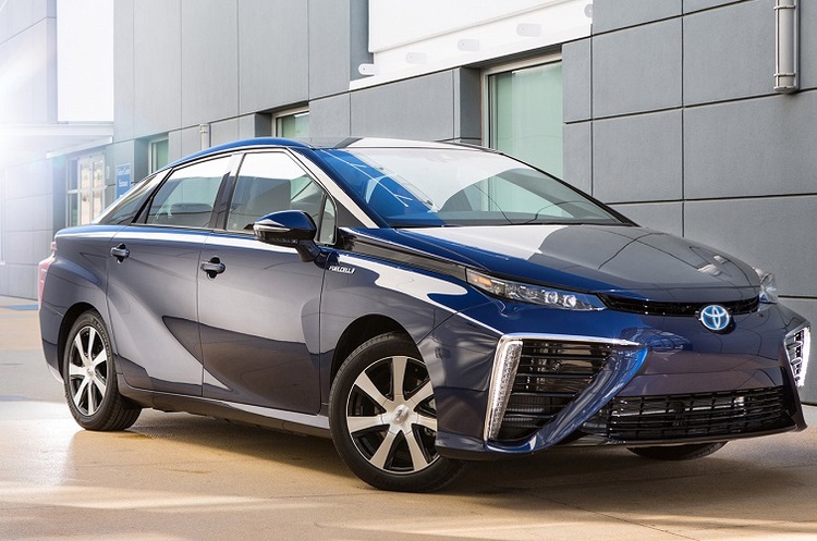 Der Toyota Mirai wird angetrieben von einer Wasserstoff-Brennstoffzelle