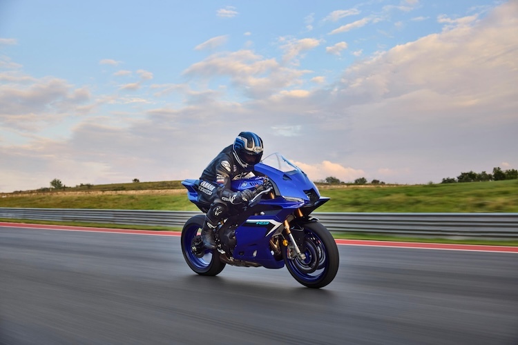 Yamaha R9