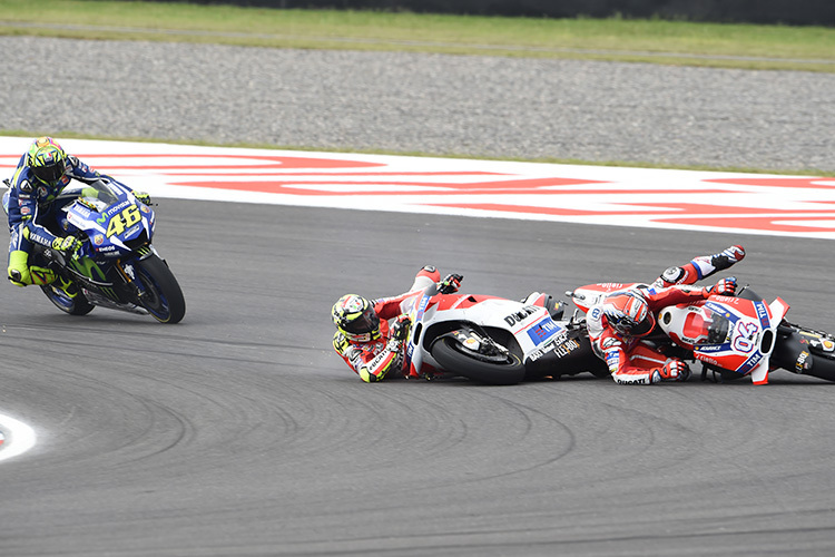 Valentino Rossi profitierte vom Sturz der Ducati-Piloten und erbte Platz 2