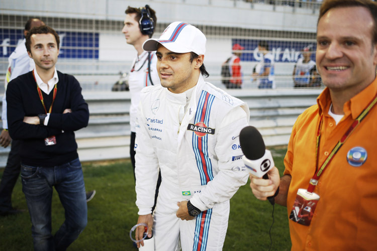 Ein Bild aus alten Tagen: TV-Experte Rubens Barrichello begleitet Williams-Pilot Felipe Massa durch die Startaufstellung