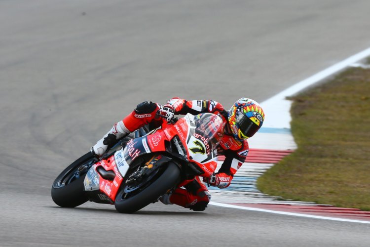 Chaz Davies kommt mit der Ducati Panigale in Assen auf schnelle Rundenzeiten