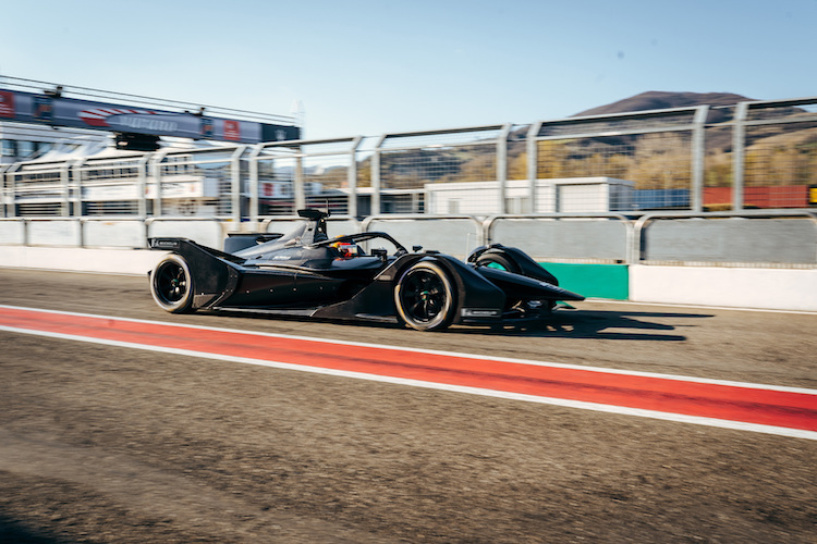 Das Renndebüt des Mercedes-Benz EQ Formel E Teams rückt näher.