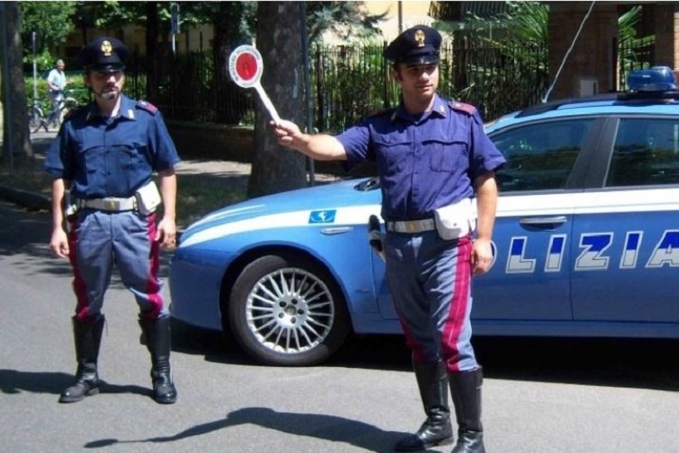 Neue Aufgabe für die italienische Polizei: Aus welchem Grund ist jemand unterwegs?
