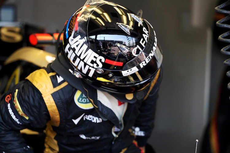 Kimi Räikkönen mit dem Helmdesign von James Hunt
