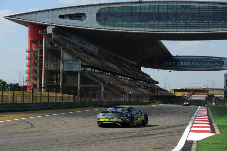 Der Aston Martin Vantage von Nicki Thiim und Marco Sørensen startet von der GTE-Pole