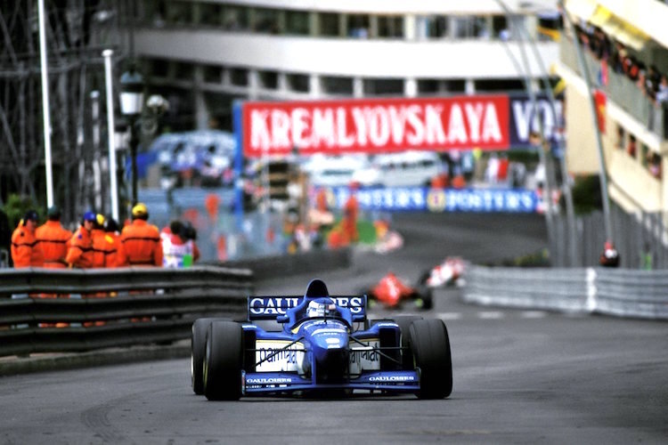 Olivier Panis auf dem Weg zum Monaco-GP-Sieg 1996