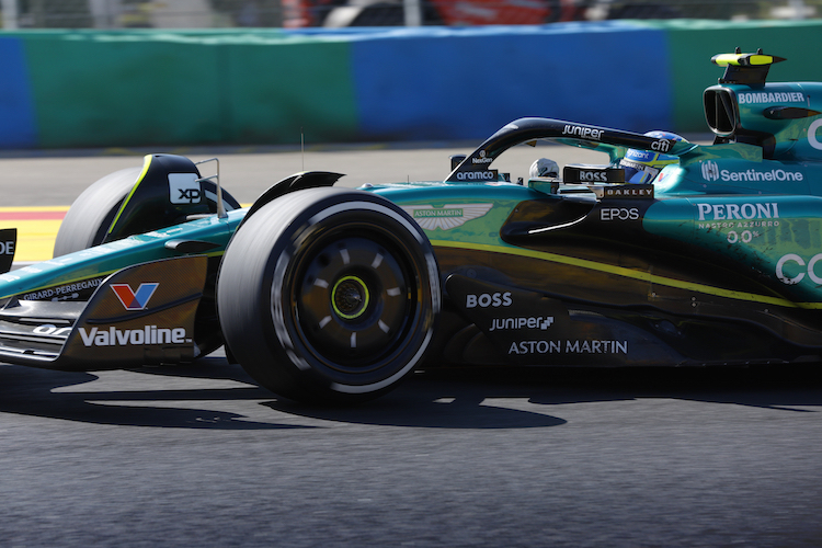 Das BOSS-Logo prangt gleich zwei Mal auf dem Formel-1-Renner von Aston Martin