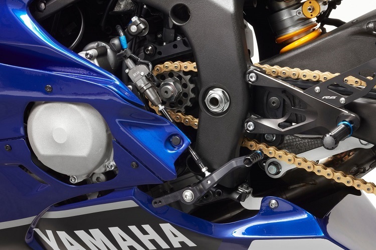 Ebenfalls bei Yamaha erhältlich: Schmale 520er Kette, Quickshifter