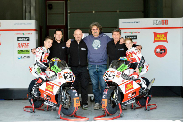 Insgesamt sieben Fahrer werden vom SIC58-Team unterstützt. In der Mitte: Teamteilhaber Paolo Simoncelli