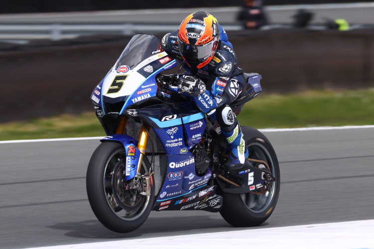 Philipp Öttl auf der Yamaha R1 des GMT94-Teams