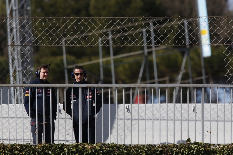 Zwei Mitarbeiter von Toro Rosso