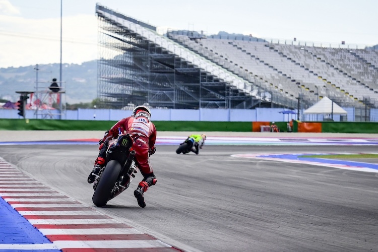 Pecco Bagnaia in Misano auf der Verfolgung von Joan Mir