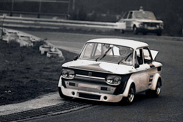 Beim Renntraining 1975 in Hockenheim