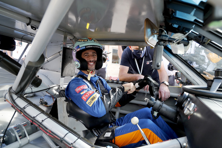 Ricciardo 2021 in Texax im NASCAR-Tourenwagen von Dale Earnhardt