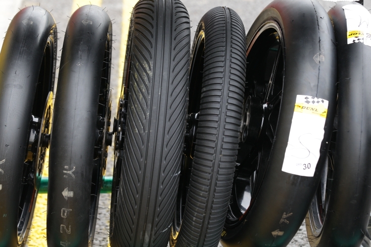 Verschiedene Dunlop Reifen