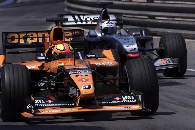 Coulthard 2001 hinter Enrique Bernoldi