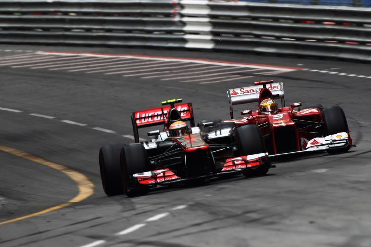 Alonso hinter seinem «Freund» Hamilton