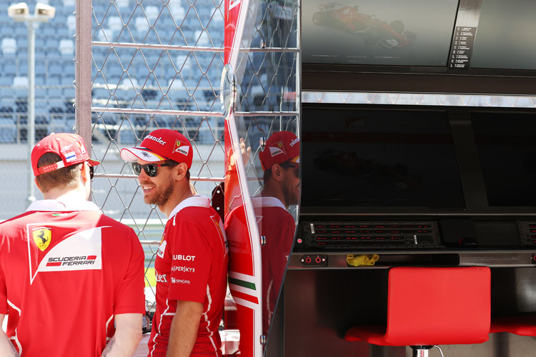 Sebastian Vettel: «Ich denke, auf dem Papier sind die Silberpfeile die Favoriten»