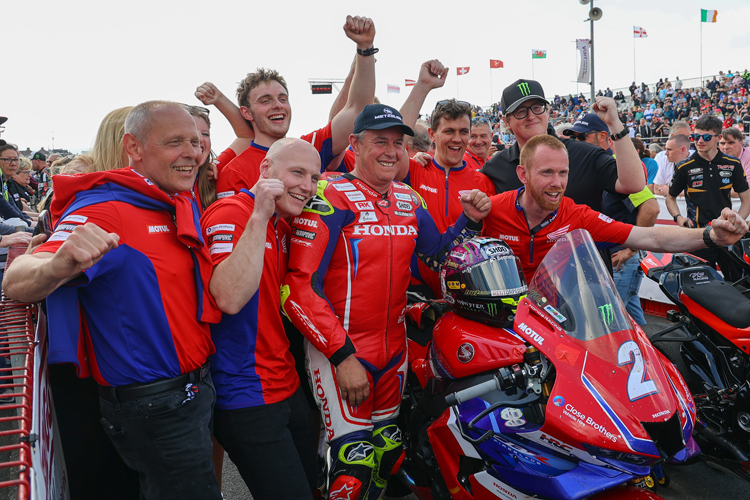 Dritter Platz beim North West 200: John McGuinness hat nichts verlernt