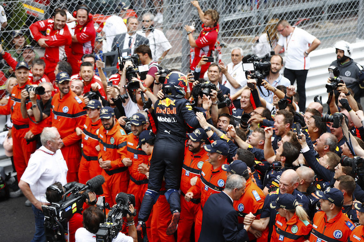 Daniel Ricciardo lässt sich feiern