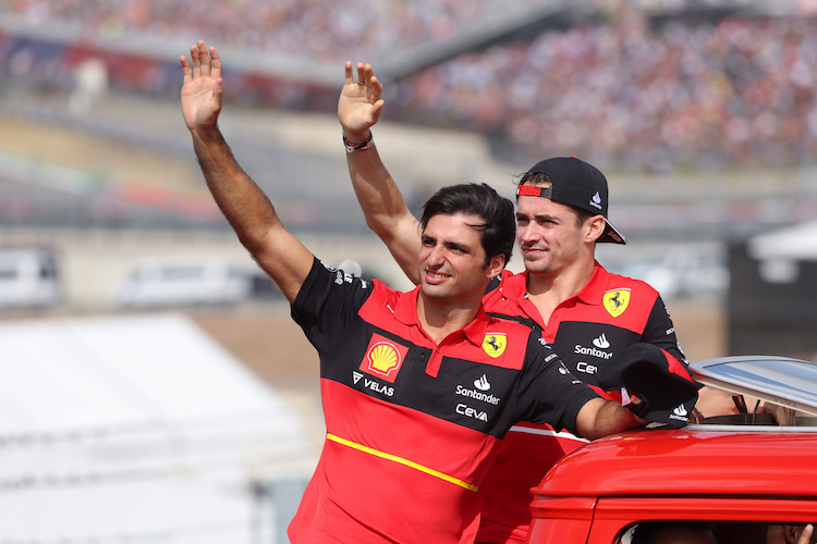 Die Ferrari Fahrer Carlos Sainz und Charles Leclerc
