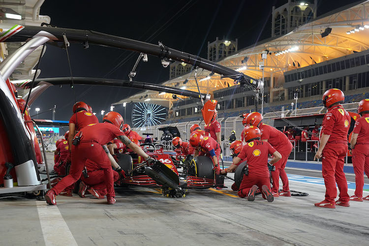 Das Ferrari-Team setzte am Trainingsfreitag die Testarbeit fort