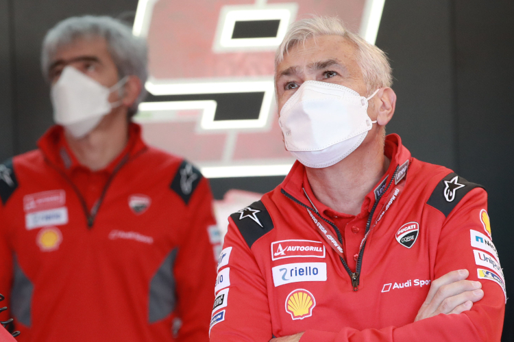 Teammanager Davide Tardozzi vor Ducati-Rennchef Gigi Dall'Igna 