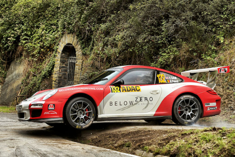 Das britische Porsche-Team Tuthill mischt mit dem 911 die WM auf. Bei der Rallye Deutschland (Foto) drehte Teamchef Richard Tuthill noch persönlich am Lenkrad