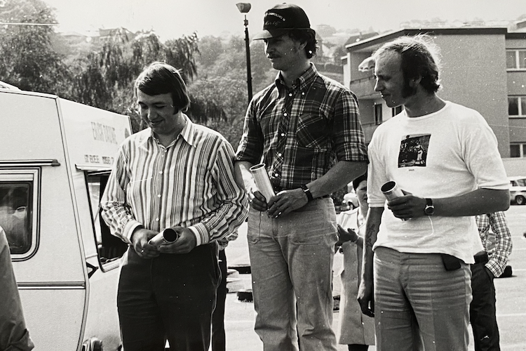 Die Pokale für die ersten Drei waren nicht unbedingt berauschend