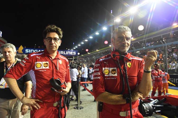 Mattia Binotto und Maurizio Arrivabene 2018 in Singapur