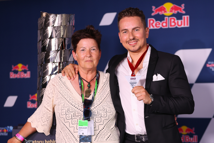 MotoGP-Legende Jorge Lorenzo mit seiner Mutter Maria