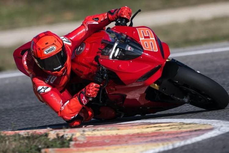 Marc Marquez auf der neuen Ducati Panigale V2 S