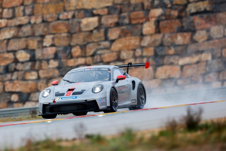 Ein Porsche 911 GT3 Cup bei der Porsche Juniorsichtung 2021