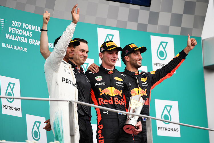 Lewis Hamilton, Dan Fallows, Max Verstappen und Daniel Ricciardo in Sepang 2017