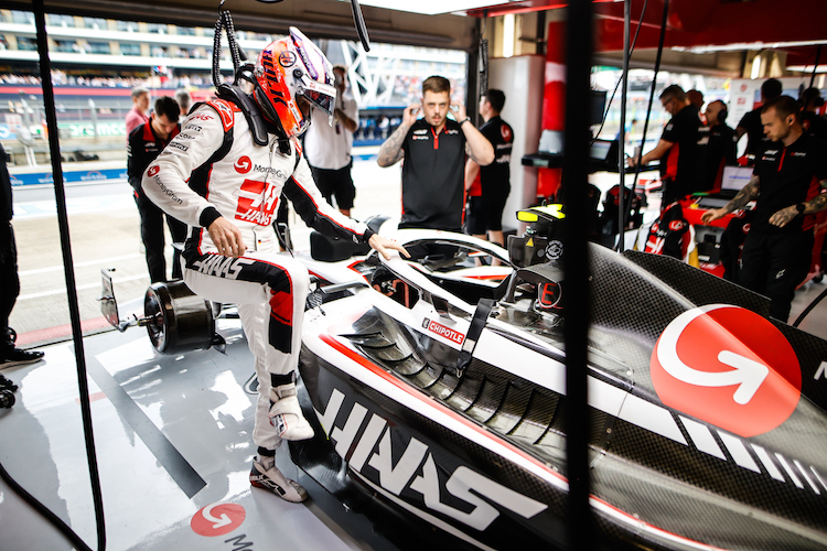 Nico Hülkenberg steigt auch 2024 in den Rennwagen von Haas