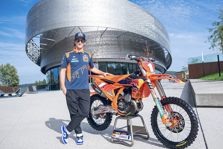 Chase Sexton vor der KTM Motohall